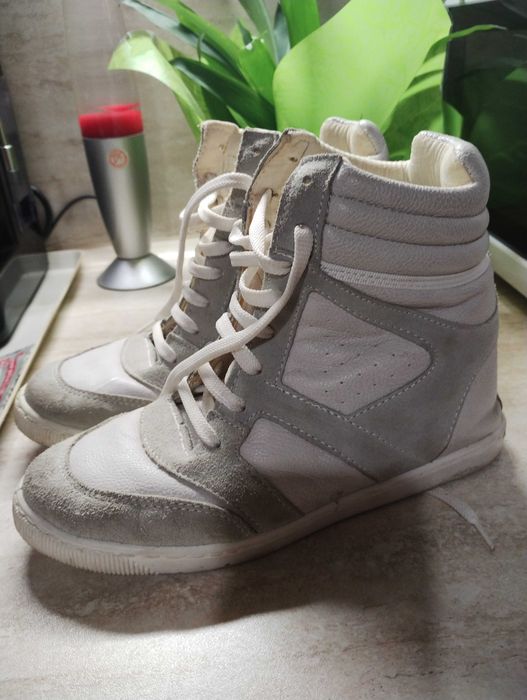 Продавам спорни обувки