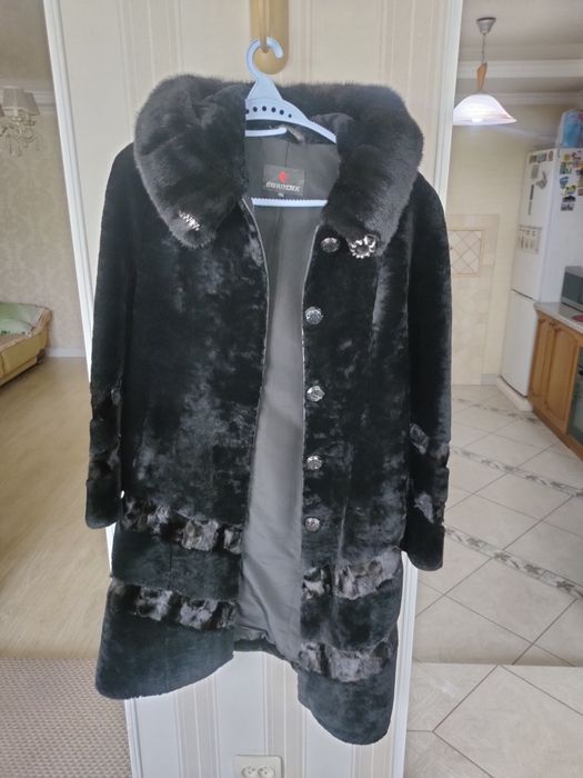 Шуба женская. Мутон с норковыми вставками