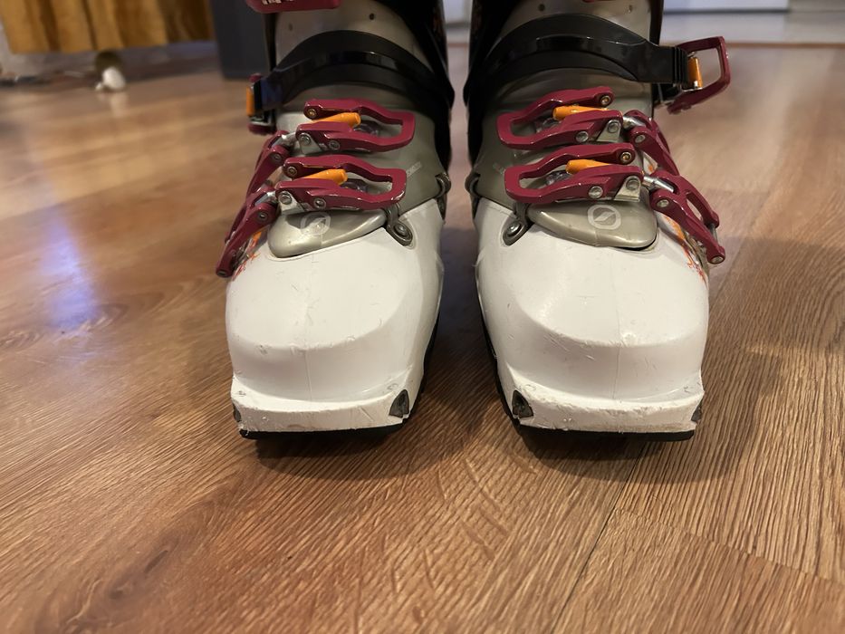 Clapari Scarpa Gea RS femei, touring boots  nr 25.