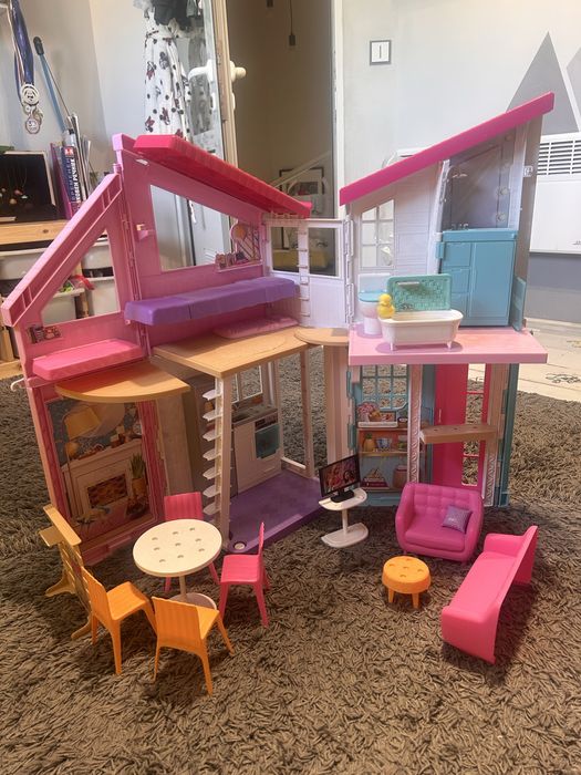 Барби / Barbie къща на 2 етажа, с аксесоари