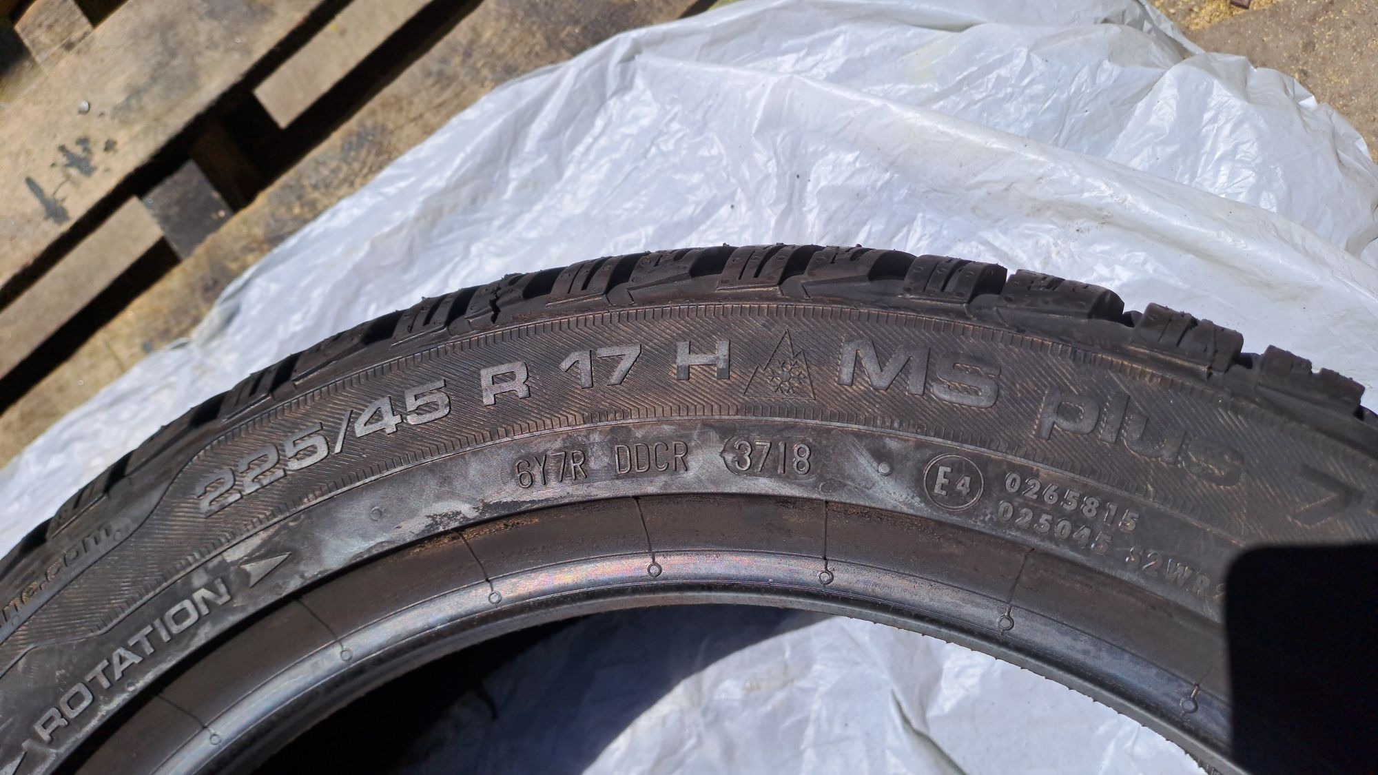 1бр. Нова 225/45/17 Uniroyal MS Plus 77