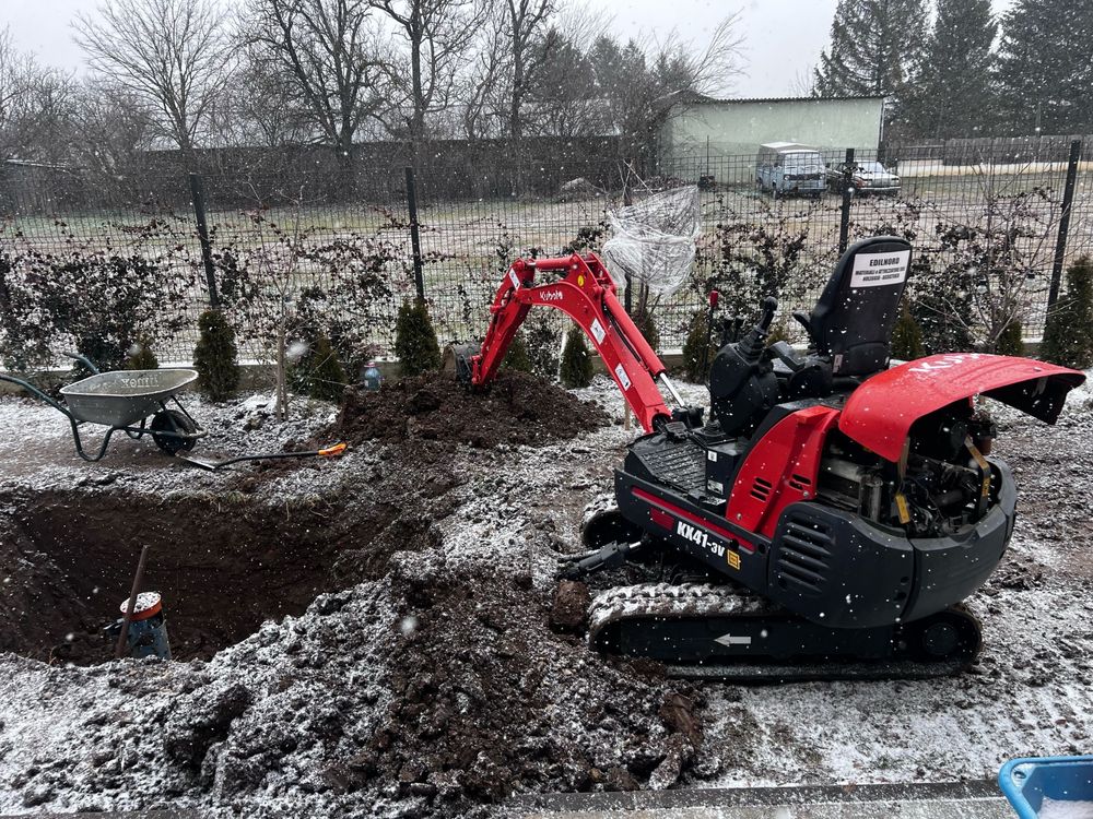 Miniexcavator de inchiriat /lucrari cu miniexcavator