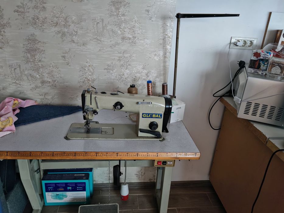 Se vinde masina de cusut 380 V
