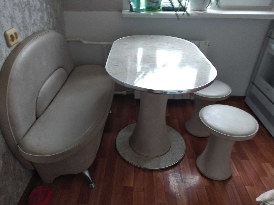 Продам кухонный уголок 50000 тенге