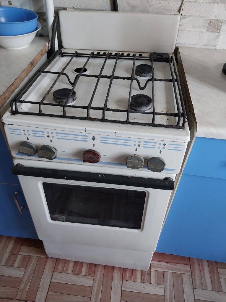 Продам газовую плиту