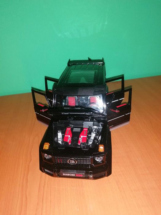 Метални колички с отварящи се врати, работещи фарове и звук от двигате