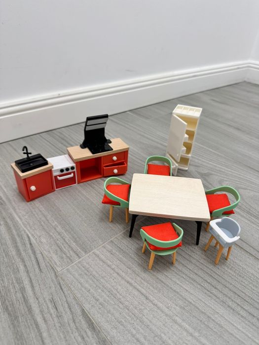 Căsuță de păpuși din lemn cu accesorii