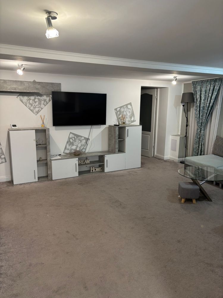 Inchiriez apartament regim hotelier