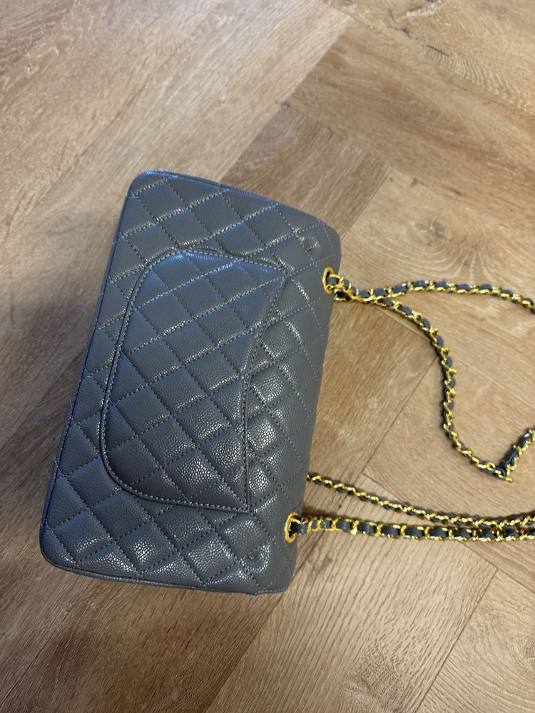 Чанта Chanel никога не е носена . Подарена , топ качество