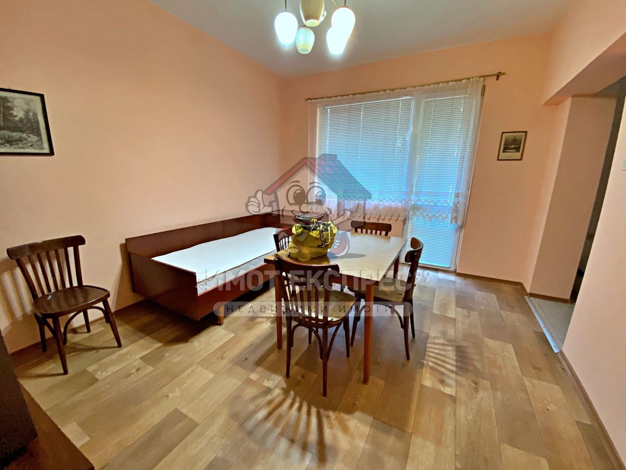 Дава се под наем Двустаен апартамент в Асеновград - 60 кв.м за 229.5 € - Снимка #1