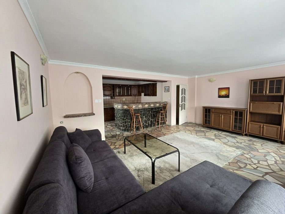 Тристаен апартамент под наем