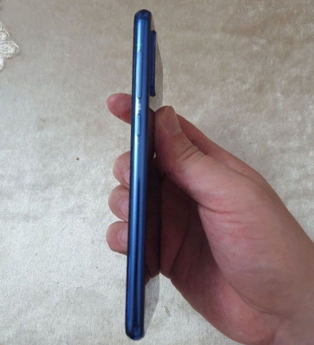Srochna sotiladi Xiaomi Mi 9 SE 6/64Gb Orginal Xolati yaxshi
