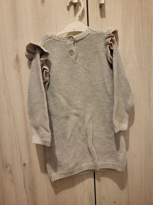 Vând 2 rochițe fetiță