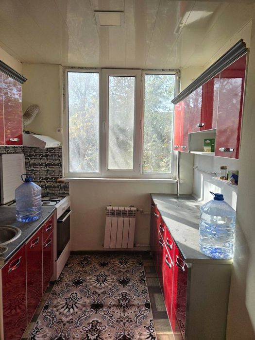 2 xonali kvartira sotiladi