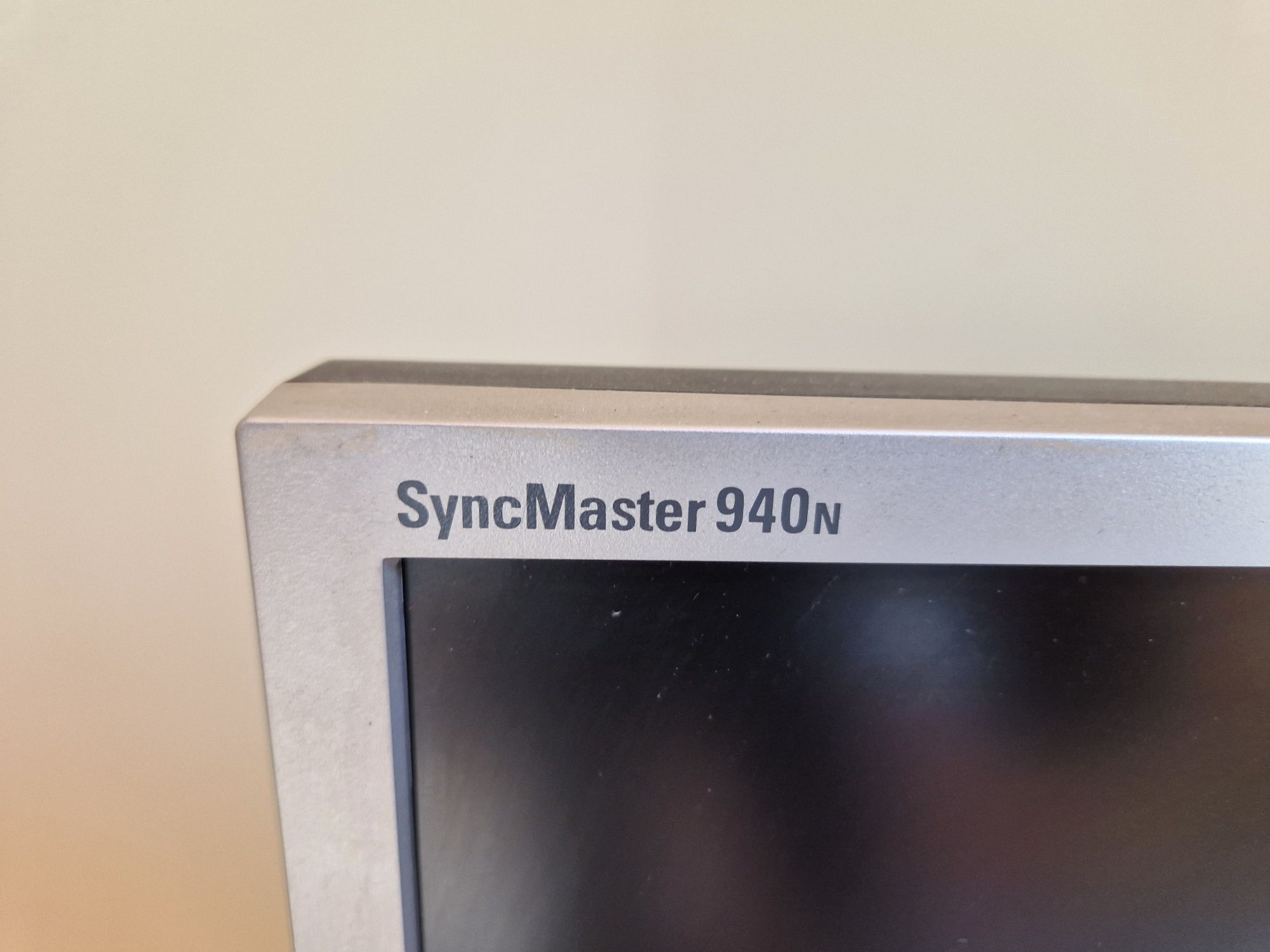 Монитор Samsung SyncMaster 940N