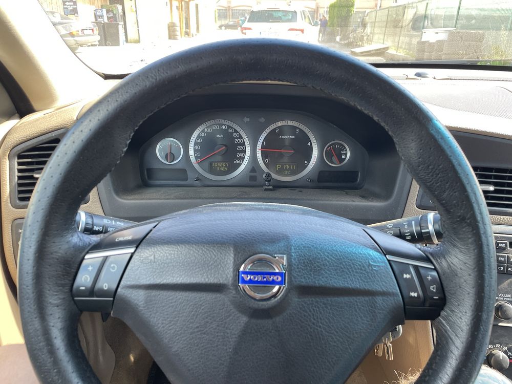 Dezmembrez volvo xc70