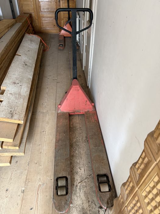 Transpalet / liză manual(ă) de 2 tone și 2.5 tone