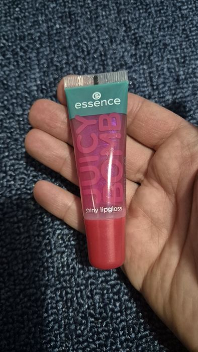 Gloss uri,palete fard si obraji