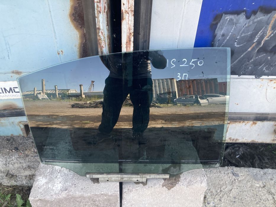 Стекло заднее правое Лексус IS250 / Lexus IS250