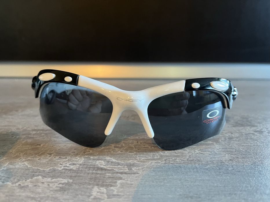 Ochelari Okley , noi