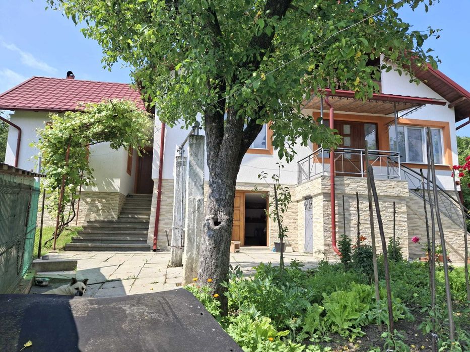 Casa 5 camere, util 122 mp, beci, garaj. 1.200 mp intravilan cu livada