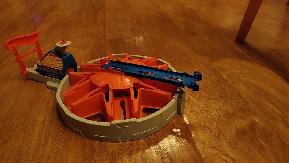 Hot Wheels катапулт
