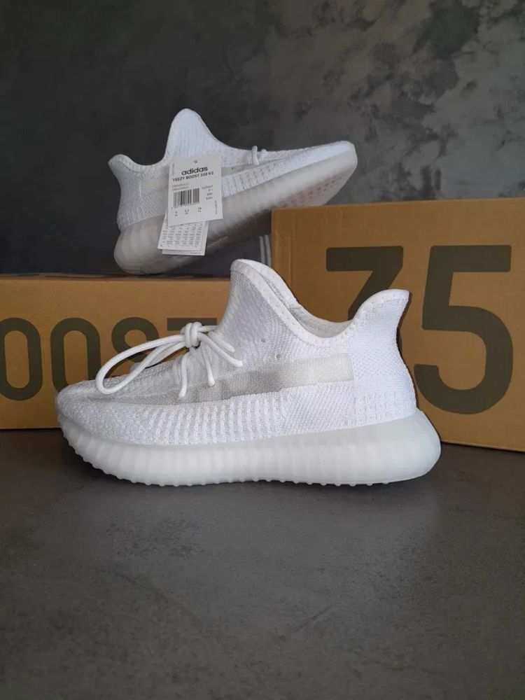 Adidasi Yeezy 350 boost albi white