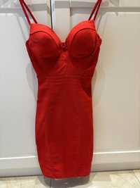 Червена рокля