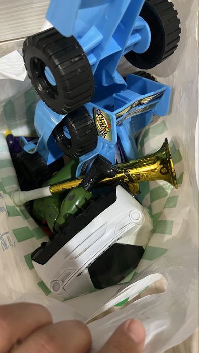 Отдам игрушки для мальчиков