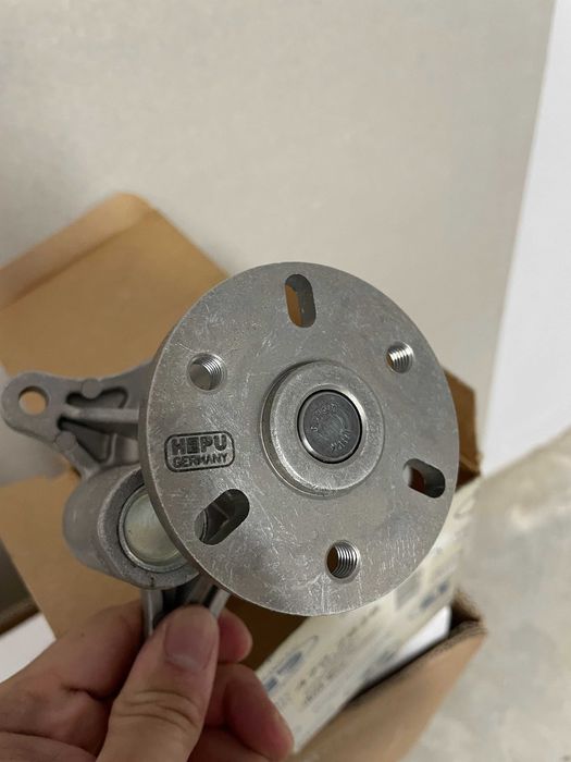 Чисто нова водна помпа Hepu -Jaguar XF 3.0 Diesel