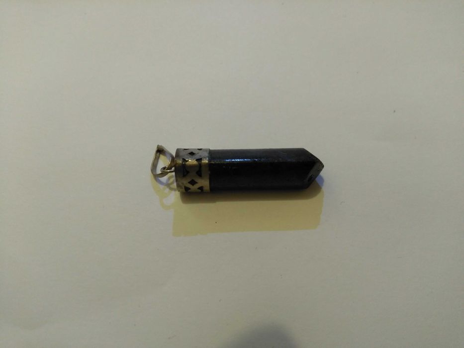 Продавам висулка турмалин