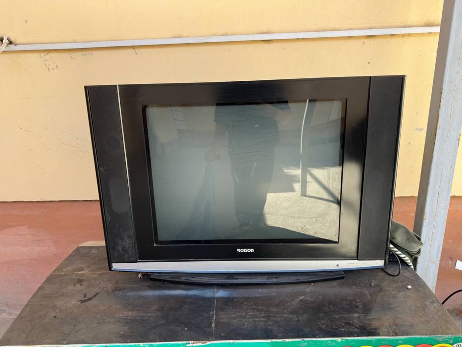 Телевизор полностью работает