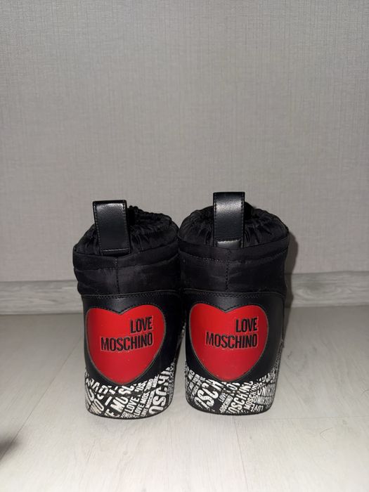 апрески Love Moschino