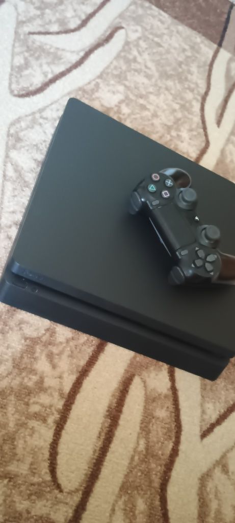 Play station 4 slim