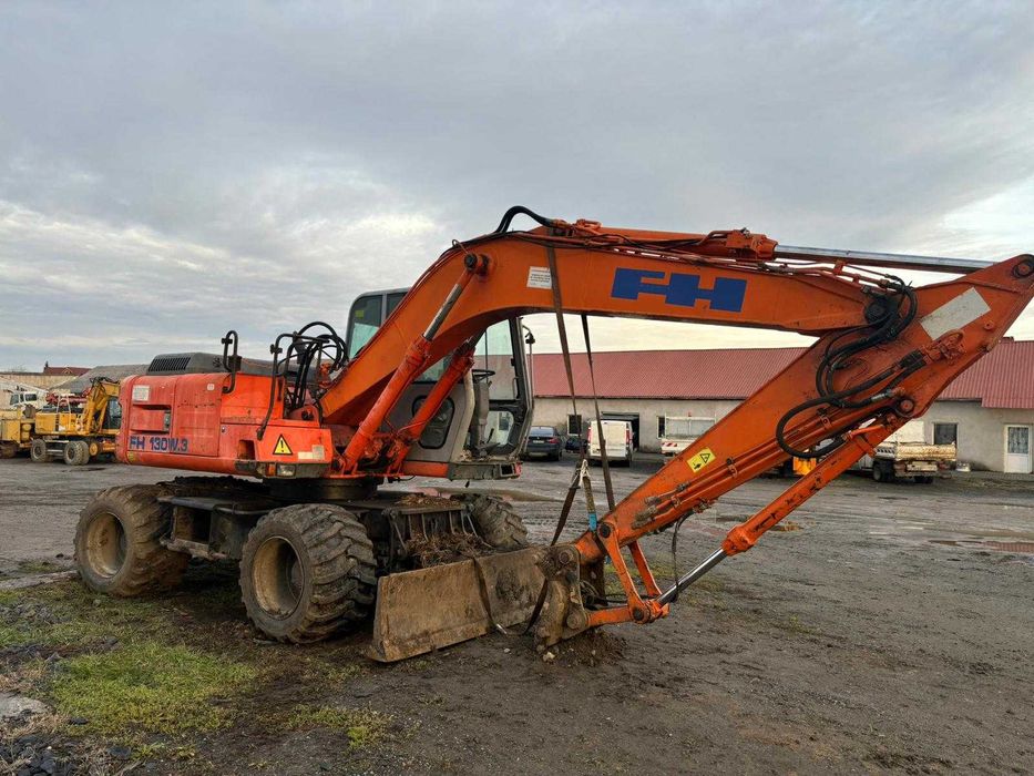 Dezmembrez excavator pe roti Fiat Hitachi FH 130W.3