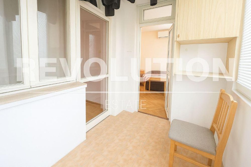 Дава се под наем Двустаен апартамент в Варна, Трошево - 45 кв.м за 250 € - Снимка #2