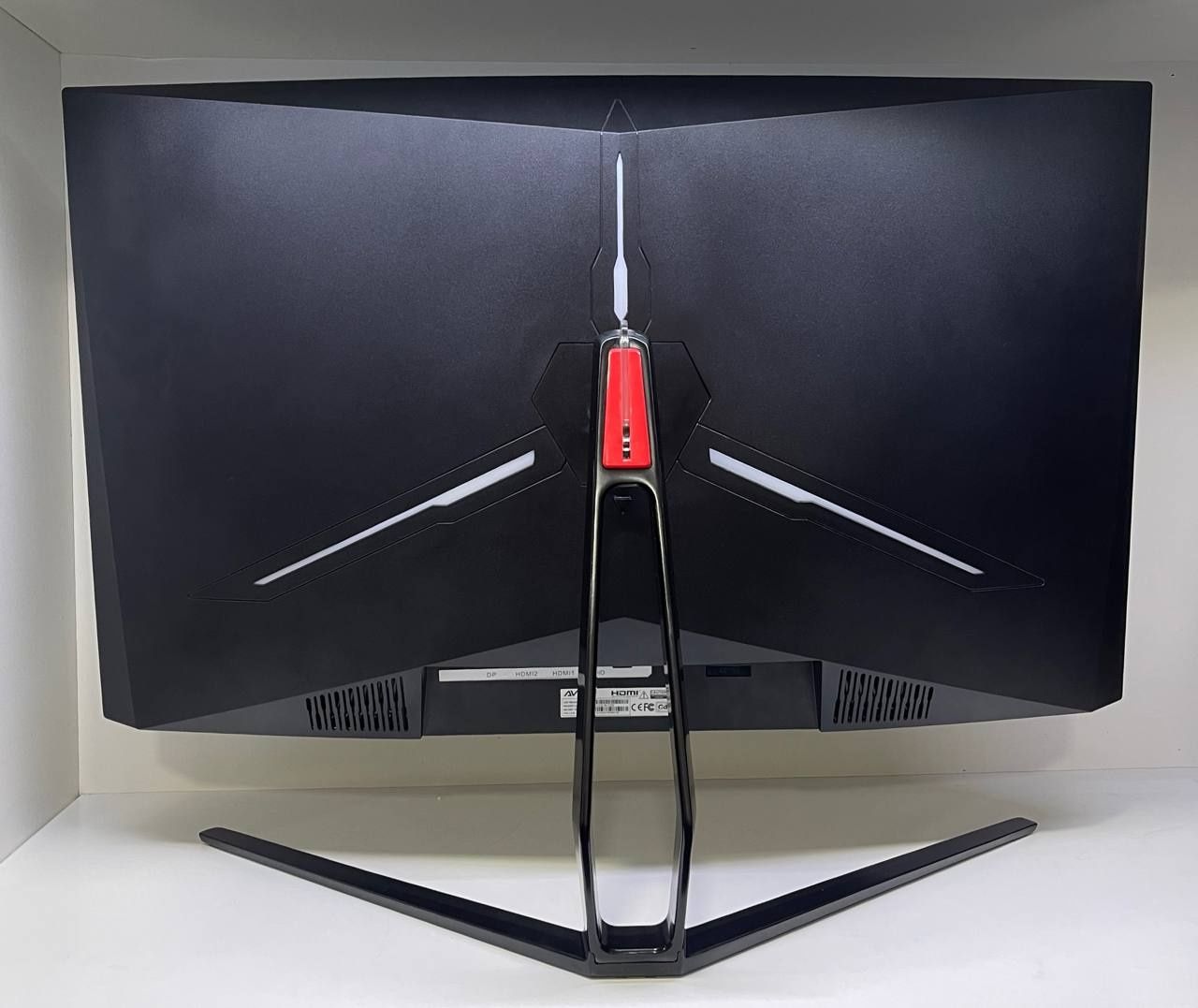 Avtech 32 Curvid 165hz