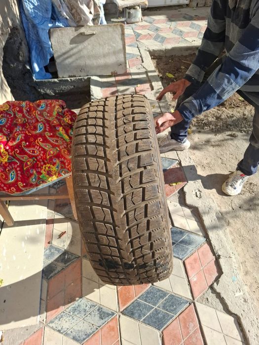 Комплект зимних шин