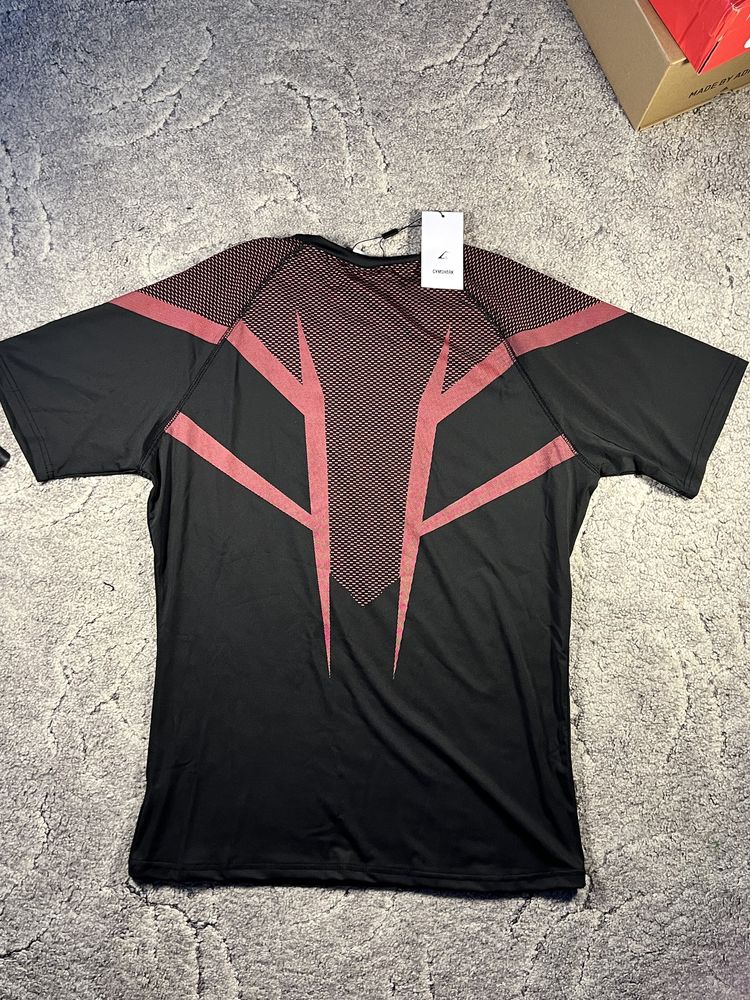 Чисто Нова Gymshark Onyx V5 Compression Тениска с 3D Logo