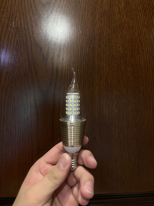 Светодиодная лампа E14 продам не дорого 12 ватт