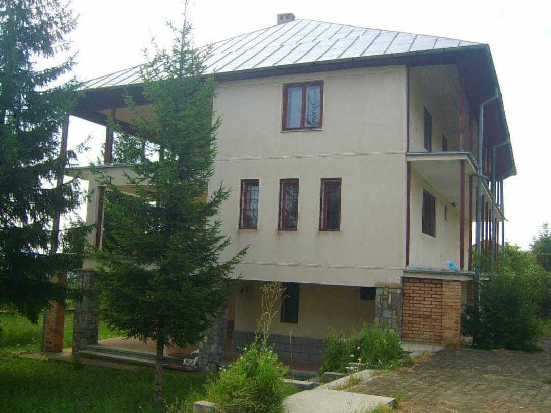 Ocazie deosebită – 2 Vile de vânzare la preț de una - Statiunea Breaza