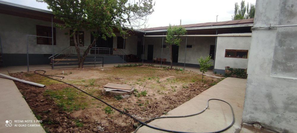 Тезта сотилади  5 сотих. 7 та хона. Хамма шаройитлар бор.