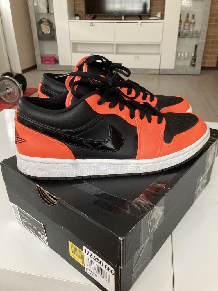 Jordan 1 SE Black Turf Orange