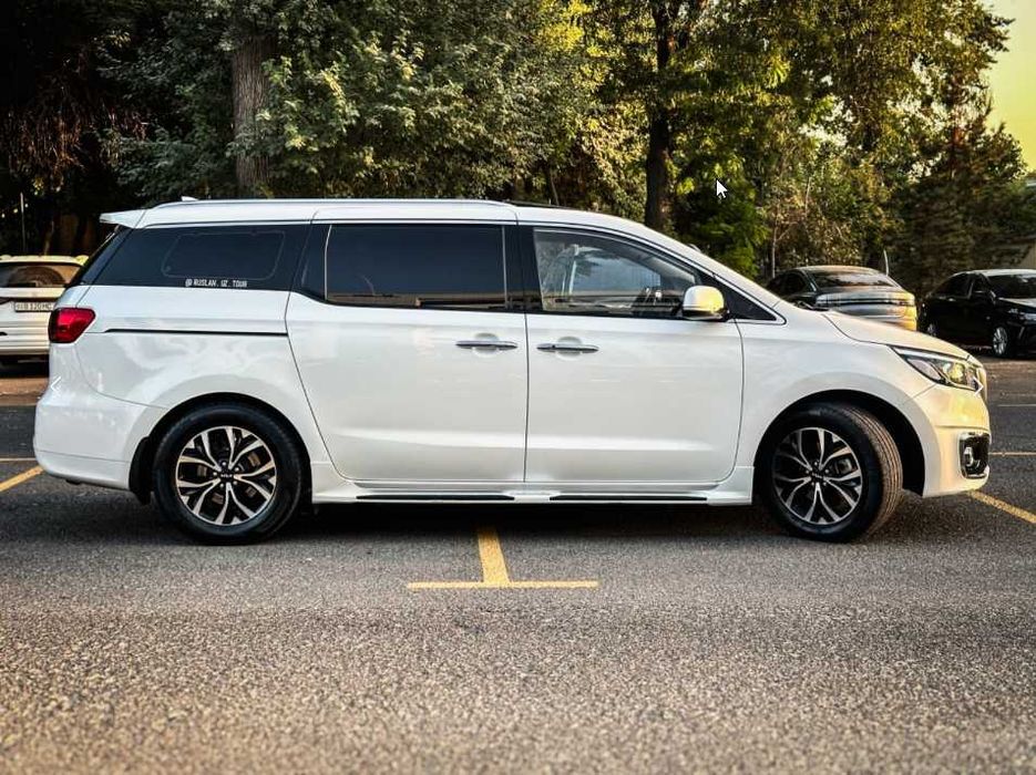 Продаю Kia Carnival 2019 года minivan 9 местный .