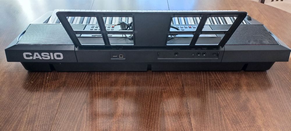 Продавам клавир casio ctx3000