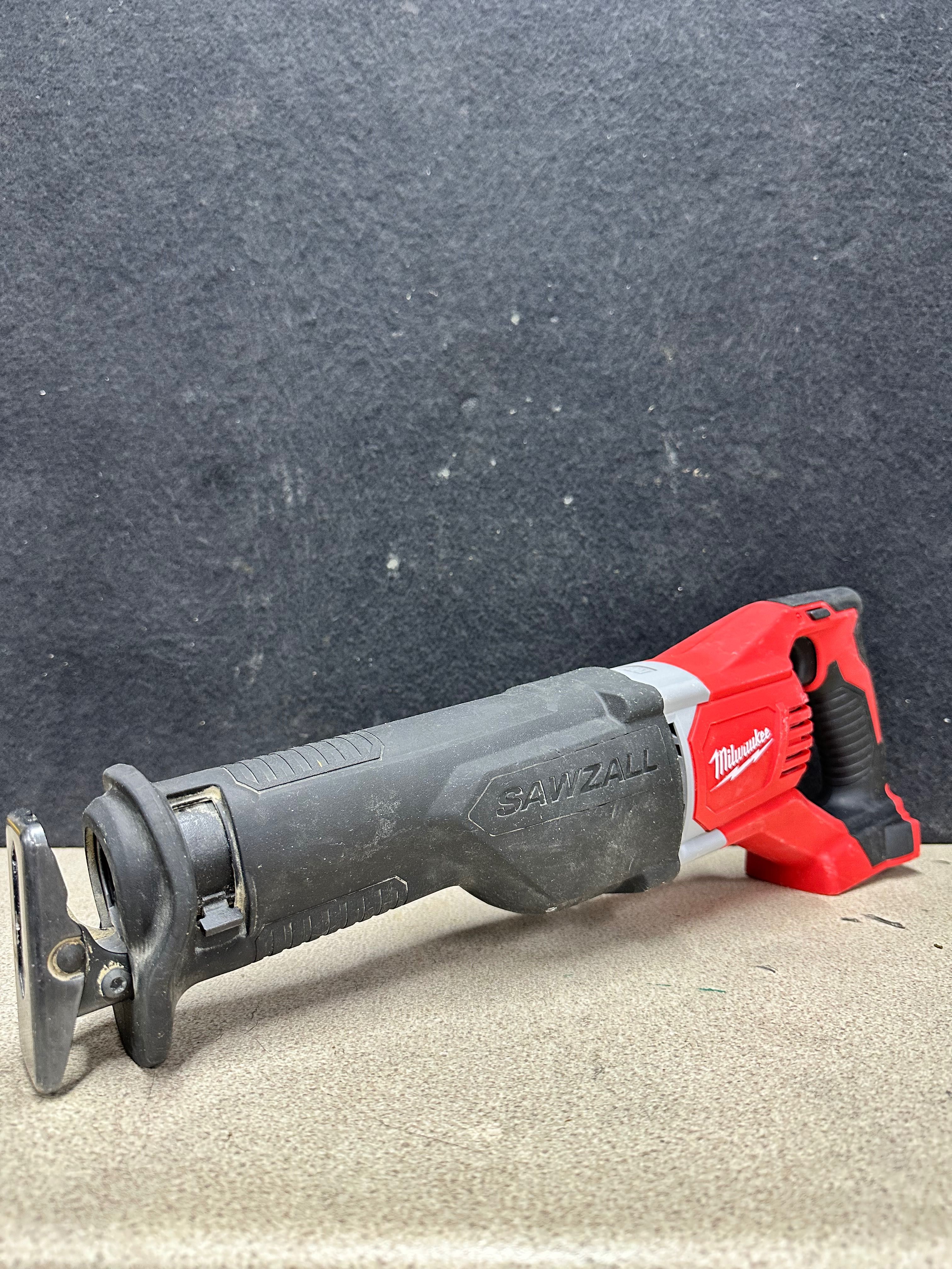 Акумулаторен саблен трион Milwaukee M18BSX