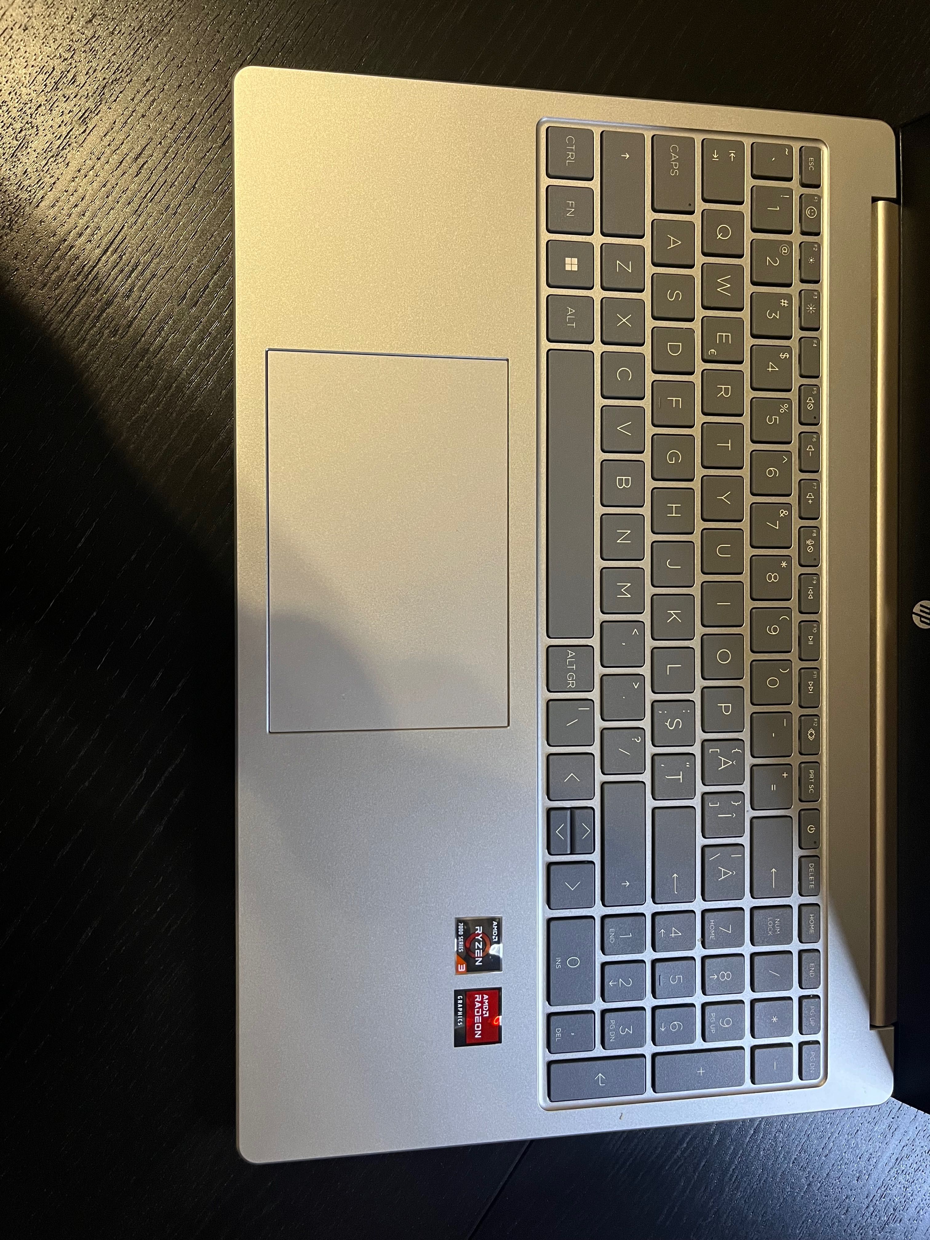 Laptop HP ca nou de vânzare -preț excelent!