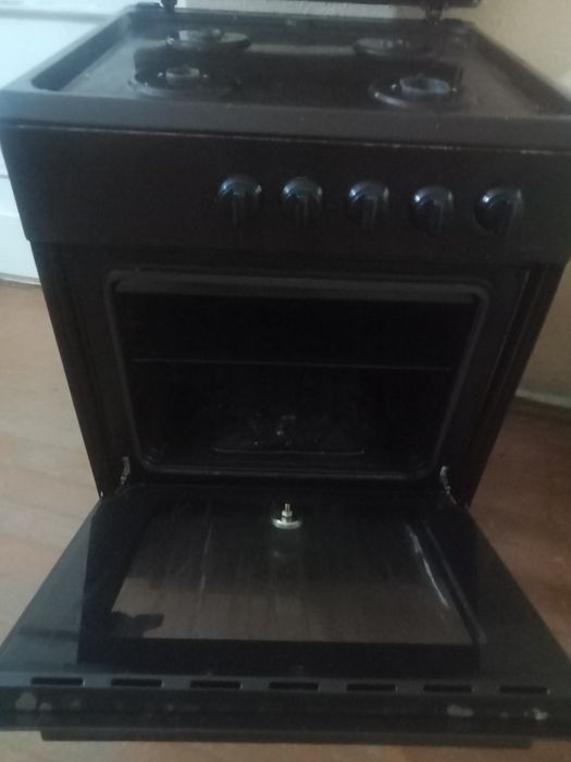 Продам газовую плиту