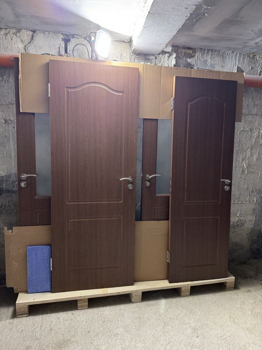 Интериорни врати – 4 броя, с короби и наличници, запазено състояние