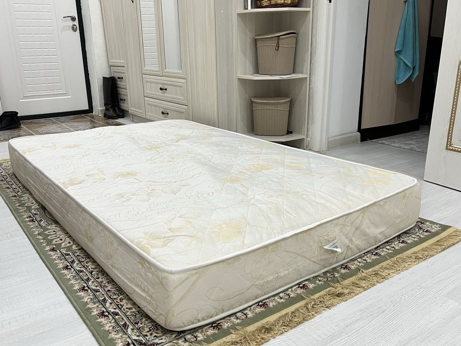 Продаю матрас,практически в идеальном состоянии